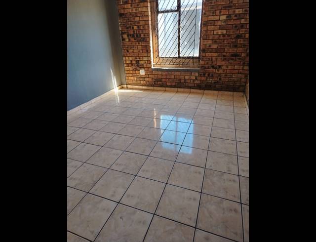 3 BEDROOM APARTMENT FOR SALE IN AMAJUBA PARK